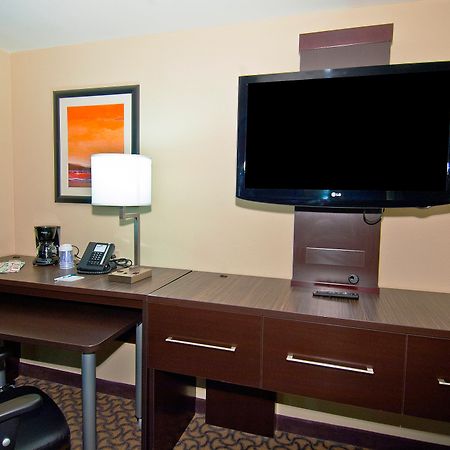 Holiday Inn Express & Suites Jackson/Pearl International Airport Exterior photo