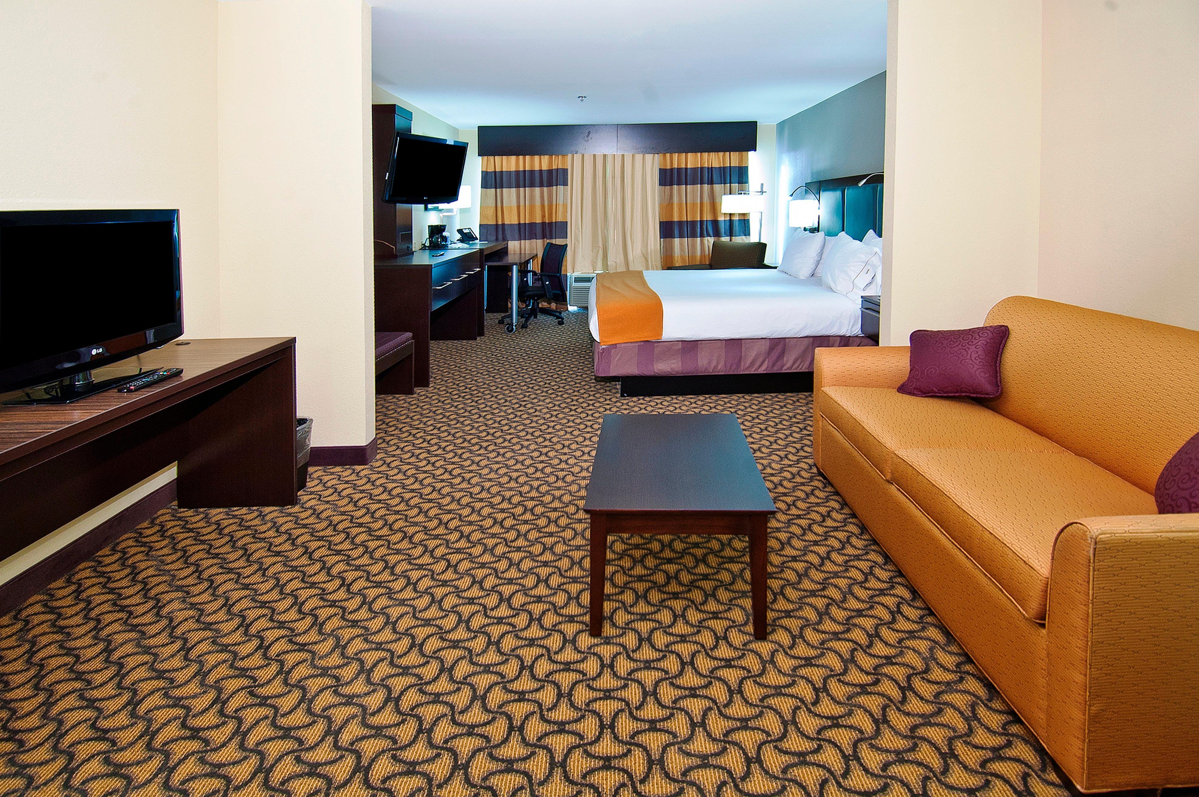 Holiday Inn Express & Suites Jackson/Pearl International Airport Exterior photo
