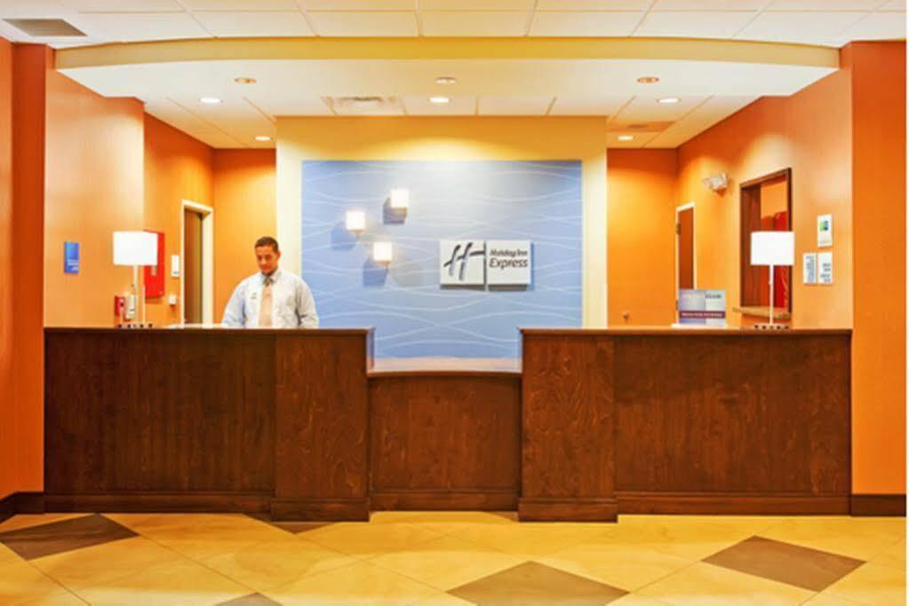 Holiday Inn Express & Suites Jackson/Pearl International Airport Exterior photo